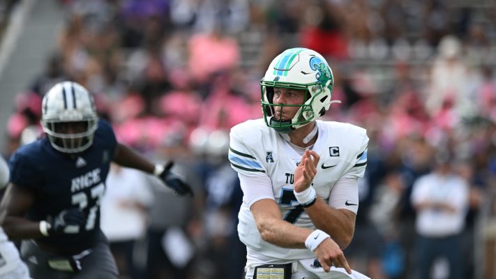 Michael Pratt throws a pass against the Rice Owls